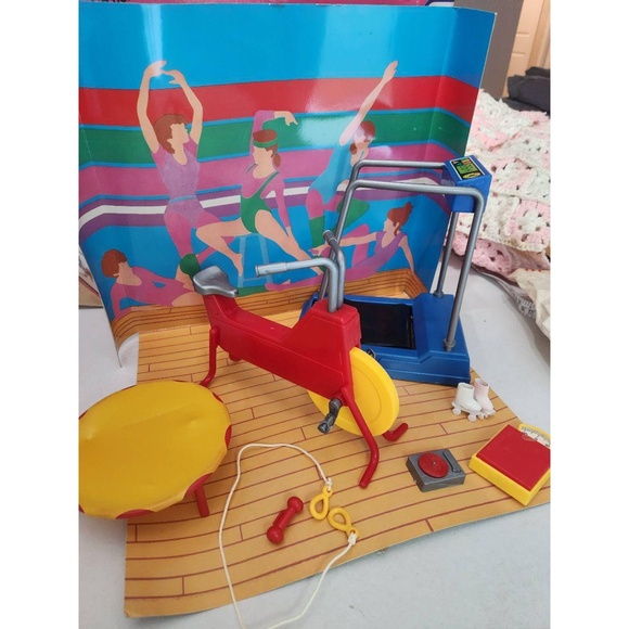 1984 Vintage Sears Doll Playset Doll Multi-color Vintage 27 Piece Set Retro Gym - Picture 3 of 16